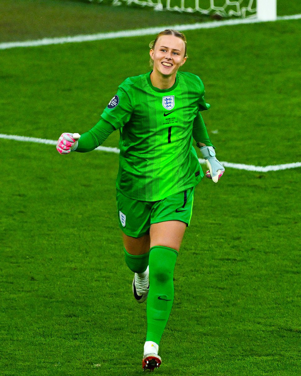 Hannah Hampton was once told she’d never play football due to a serious eye condition.

She’s just carried the Lionesses to their second consecutive Euros win. 

Never. Give. Up. 🏴󠁧󠁢󠁥󠁮󠁧󠁿🦁