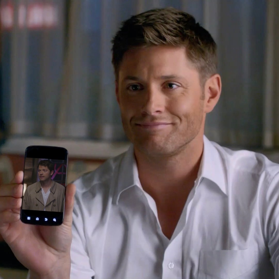 sastiels's tweet image. that&apos;s his wallpaper