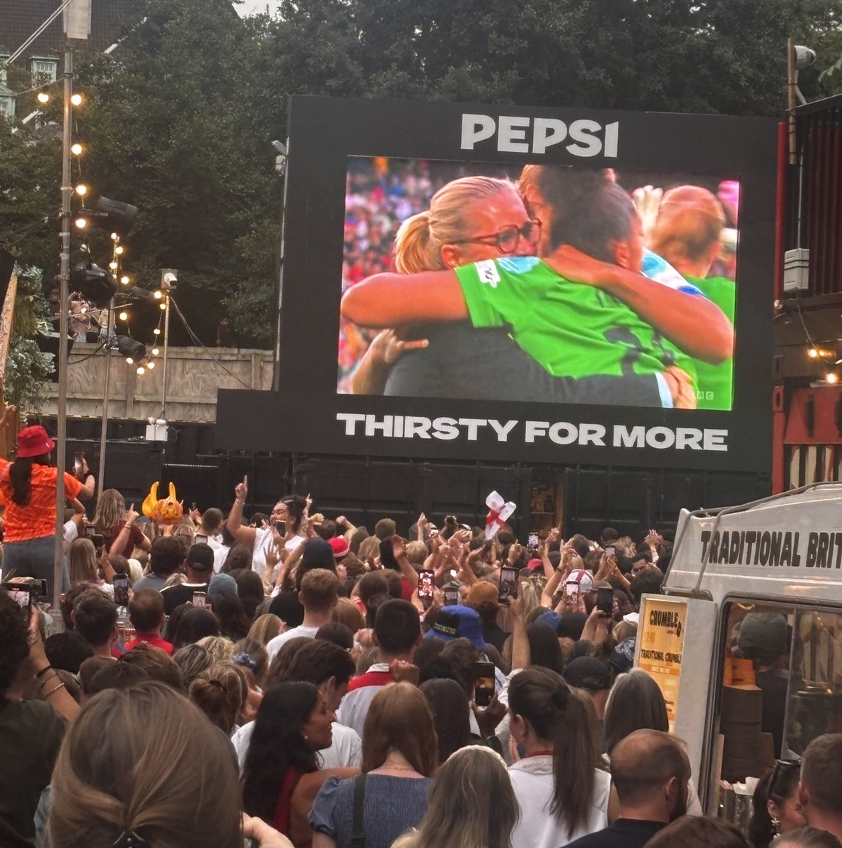 JadeFrancesAzim's tweet image. Normalise football coming home