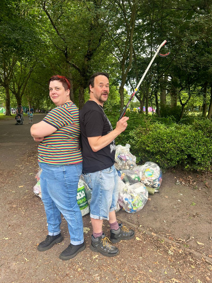 Well in to our 16 volunteers who filled 10 bags of litter found in Sefton Park for Love Parks Week 💚

Many more crisp packets than normal - was there a crisp festival we didn’t know about😂

Next Litterpick is Sunday 24/08 
Meet at cafe by Eros 11-1230
All welcome, always 💚