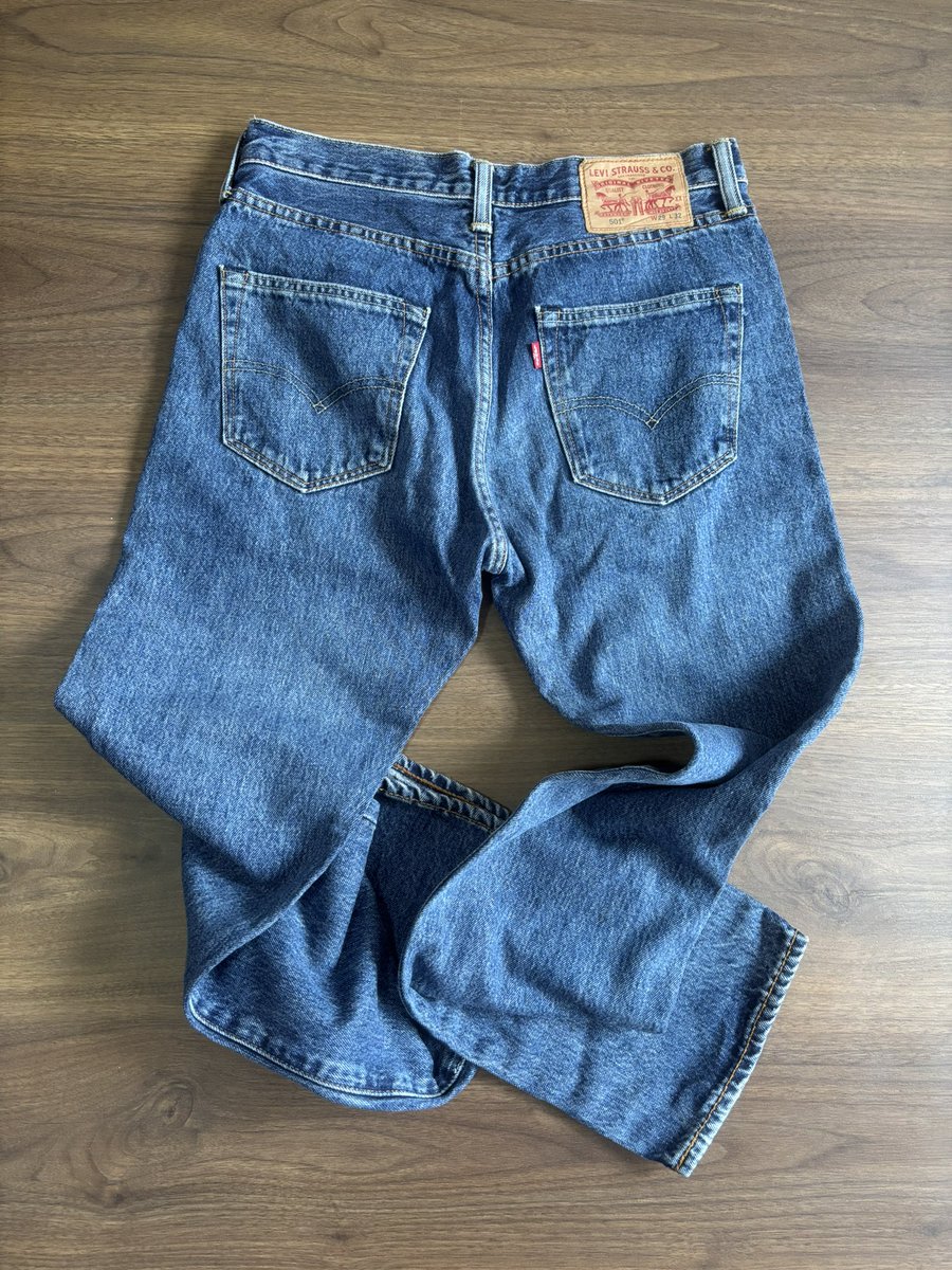 thriftedthrvds's tweet image. waist: 29/30
length: 32
condition: 10/10
price: ¢140