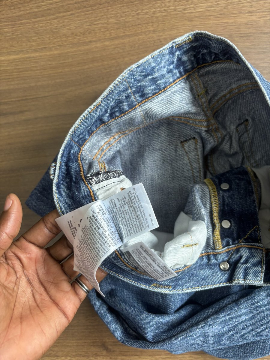 thriftedthrvds's tweet image. waist: 29/30
length: 32
condition: 10/10
price: ¢140