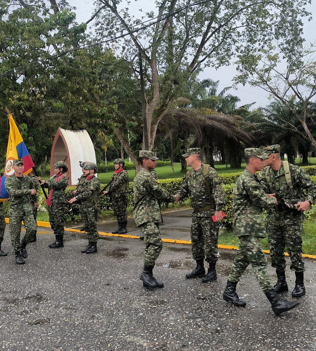 Ejercito_Div8's tweet image. En ceremonia de licenciamiento, 70 soldados culminaron su servicio militar en el Grupo de Caballería N.°18 de la #Brigada18, quienes luego de cumplir su misión constitucional en #Arauca, retornan a sus hogares.
Agradecemos a estos jóvenes por su valioso aporte al progreso y a…