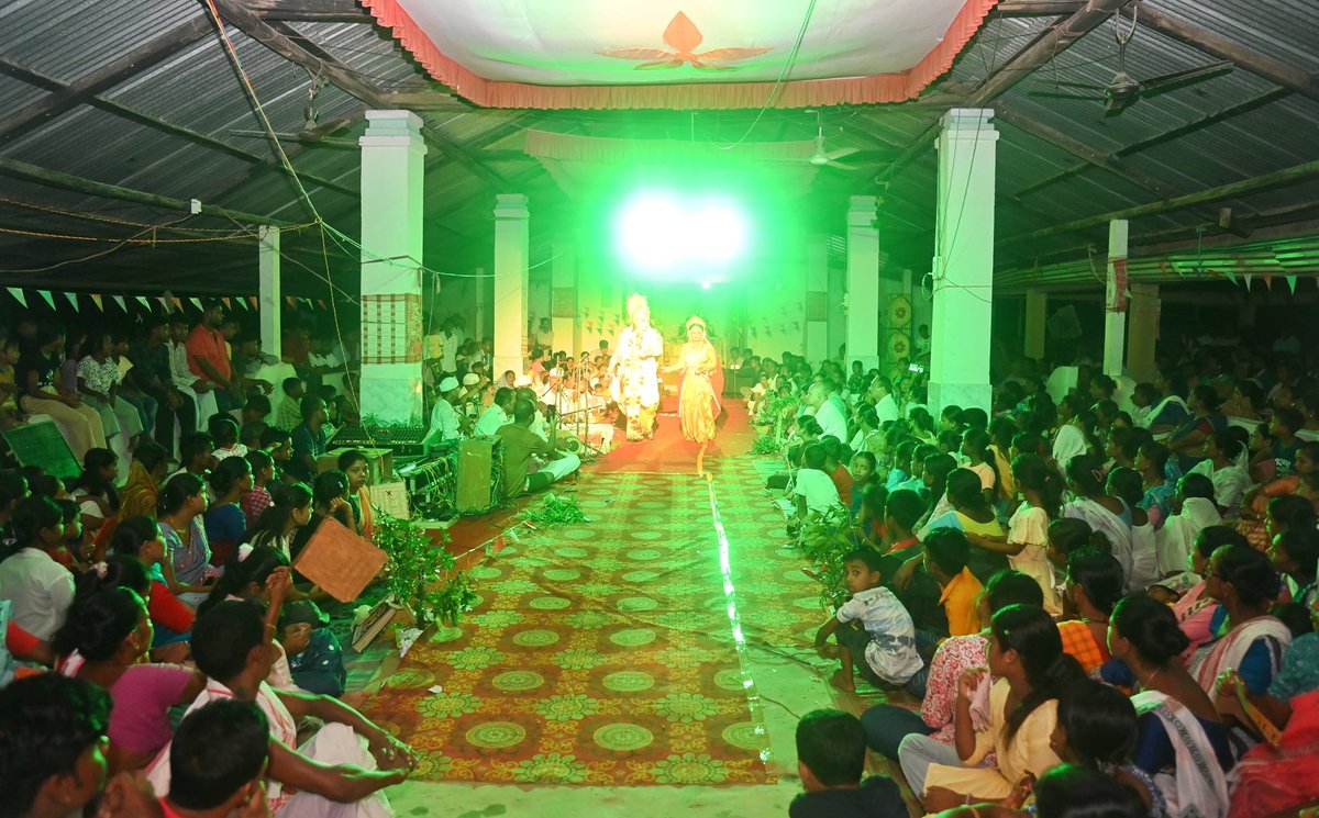 ATULBORA2's tweet image. আমাৰ সাংস্কৃতিক ক্ষেত্ৰখনক চহকী কৰি তোলাত মহাপুৰুষ শ্ৰীমন্ত শংকৰদেৱ গুৰুজনাৰ অমৰ সৃষ্টি-- ভাওনাই এক সুকীয়া স্থান দখল কৰি আহিছে। বৃহত্তৰ অসমীয়া জাতিসত্তাক আধ্যাত্মিক দিশেৰে সন্তুলিত আৰু সমৃদ্ধ কৰি আহিছে ভাওনাই।
বোকাখাতৰ ২নং পাণবাৰী হৰিমন্দিৰত আমি আগবঢ়োৱা "নৃসিংহ মূৰাৰী"…