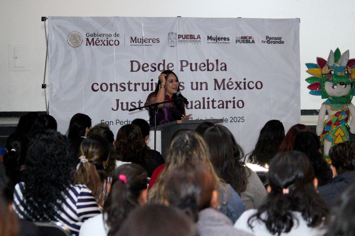 💜 Este día, nuestra Presidenta Honoraria del DIF San Pedro Cholula, Lupita Fernández, acompañó con orgullo a la Presidenta Municipal <a href="/TonantzinFdz/">Tonantzin Fernández</a> en la Asamblea “Voces para la Igualdad y contra las Violencias”,  la titular de la <a href="/MujeresGobPue/">Secretaría de las Mujeres</a>, Lic. <a href="/Lira_Yadira/">Yadira Lira</a>.