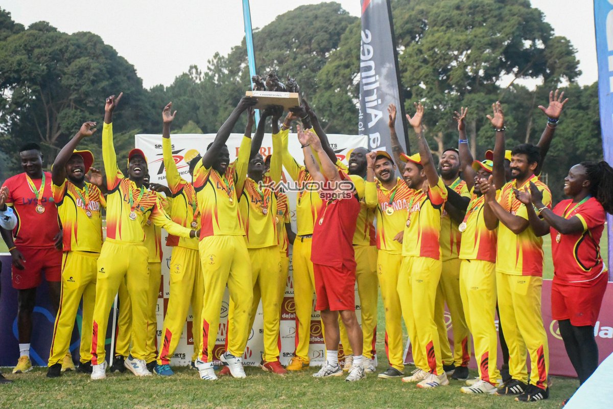 PHOTOS: Cricket Cranes celebrate with the fans and hoist the Pearl of Africa T20 Series trophy following their win over the UAE in the final. 🇺🇬🏏🔥

#KawowoUpdates | 📸 <a href="/AminahBabirye/">Aminah.B.</a>