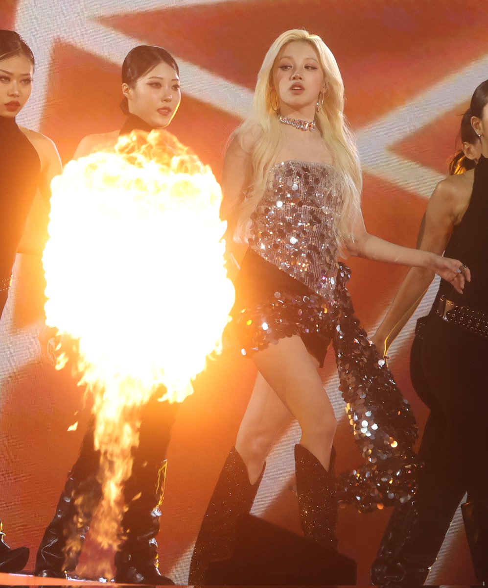 YooyeonS5_'s tweet image. 250727 가요대전 우기
#우기 #송우기 #YUQI #宋雨琦 #아이들 #여자아이들 #G_I_DLE
