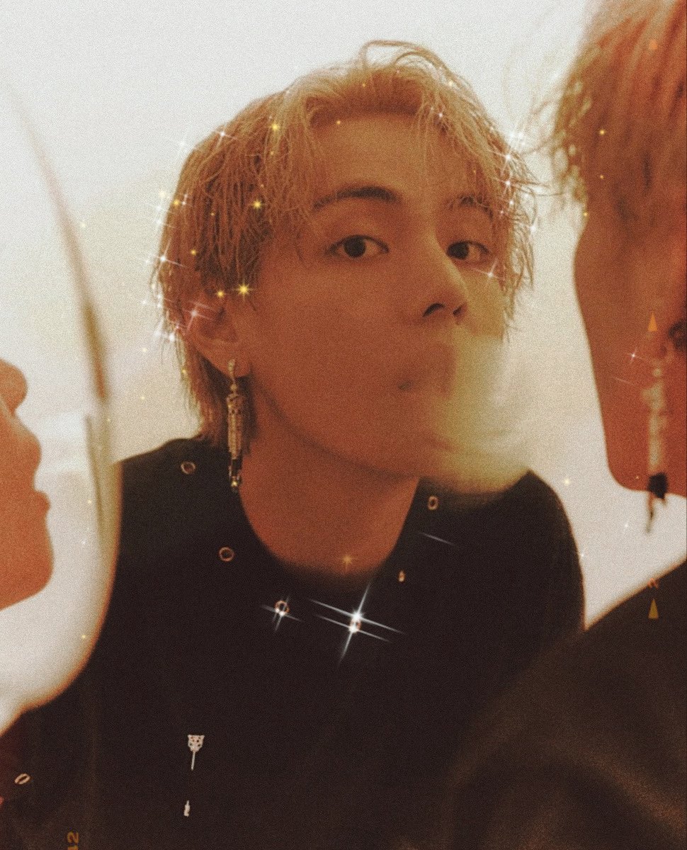 bearthvblue's tweet photo. #taekookau 🔞

Model Thv is flustered when he sees his one-night-stand watching him in the front row. After all, he’s his manager’s ex-husband, and he still feels guilty. 

Tae looks at him just once— twice. Then, before he knows it, he’s stared at him over 20 times. On camera. https://t.co/avG68F5bqU