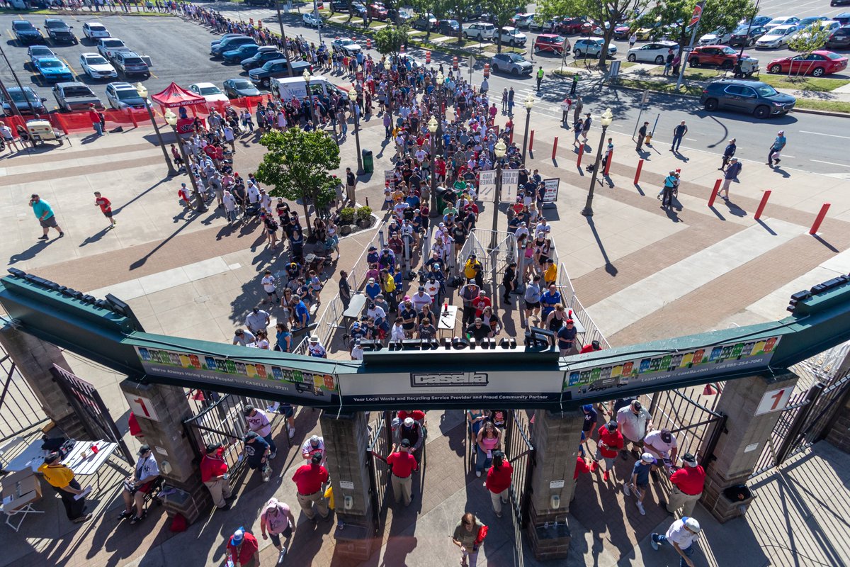 TheNatsReport's tweet image. Nick Schnell hits a two-run home run on a fly ball to right center field, scoring Yohandy Morales.
RHP Clayton Beeter is in line for the win
Photo via @RocRedWings