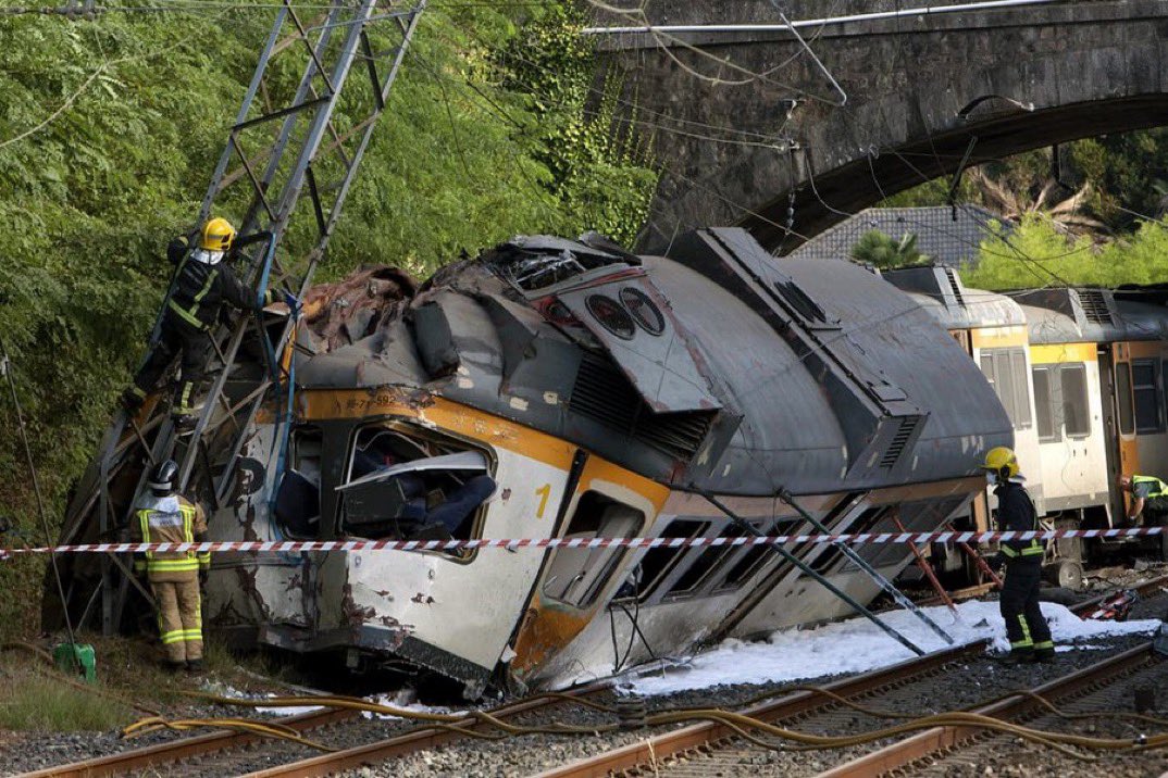 SnapMediaLive's tweet image. 🚨 ⚠️ Passenger Train Derails in Southern Germany — At Least Three Killed, Scores Injured
📍 Riedlingen, Baden-Württemberg, Germany – July 27, 2025
⸻
🔍 Deadly Regional Express Crash
• A Deutsche Bahn regional express derailed at 6:10 PM local time with about 100 passengers.…