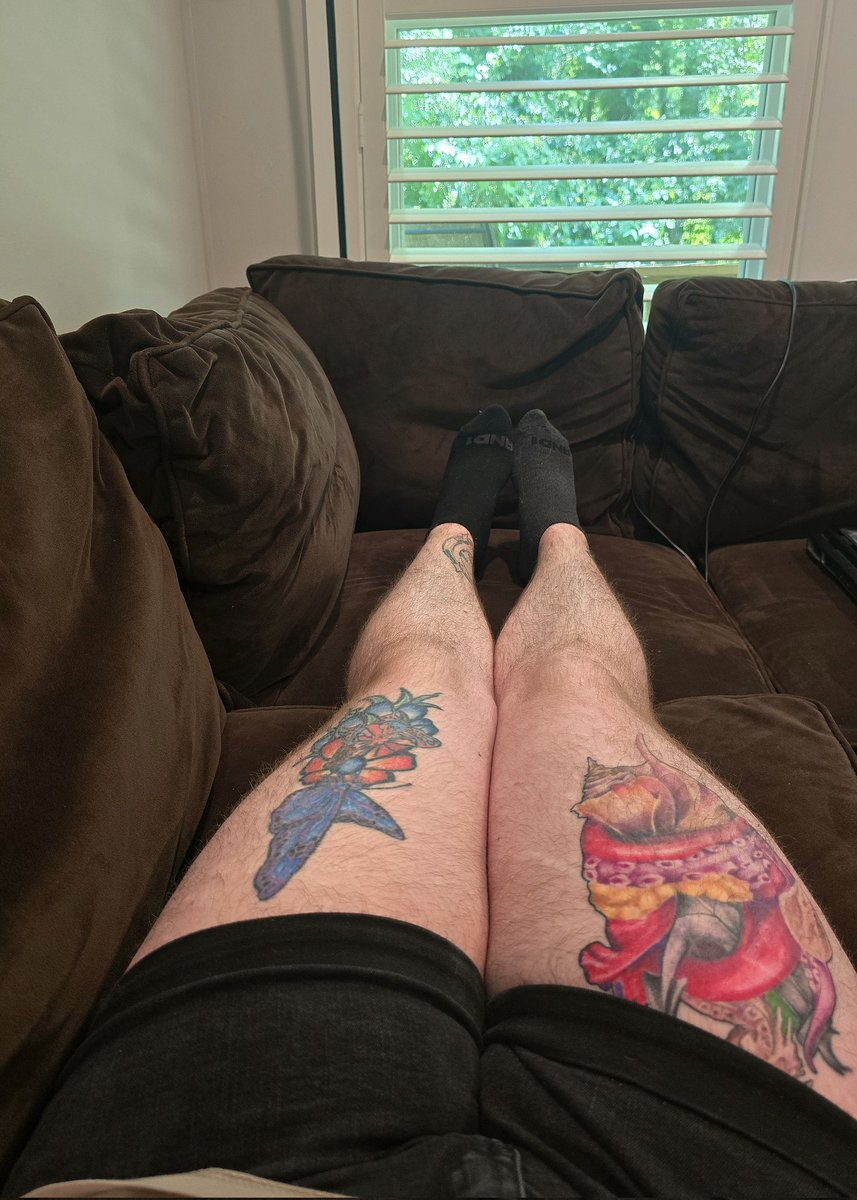 FuzzyPrince_ess's tweet photo. Beautiful day for a hike and maybe cuddle up on the couch with your head on my soft and fuzzy lap?

https://t.co/j8qnGPt3bP
https://t.co/n0lopwN9q4

#fuzzy #ftm #femboy #legs #sexy #tattoos #onlyfans #loyalfans #nsfwcreator https://t.co/Rw3fwPYfba