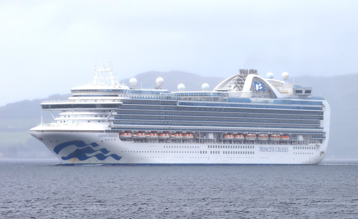 ScotlandDX's tweet image. Crown Princess passing Gourock this evening outbound from Greenock Ocean Terminal for Liverpool #shipping #cruiseships