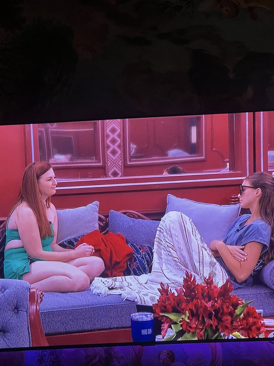 CaiwengiO's tweet image. This is going in one ear and out the other. In a few moments Lauren say “I’m just a girl” and go ask Vince what to do #bb27