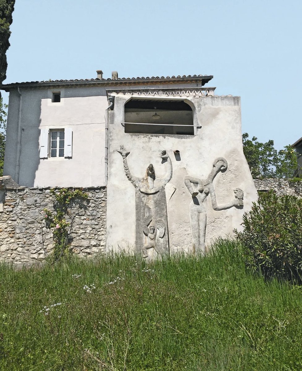 Leonora Carrington, bas-relief on the home she shared with Max Ernst, Saint-Martin-d’Ardeche (depicting Ernst on the left, Carrington on the right), via World of Interiors