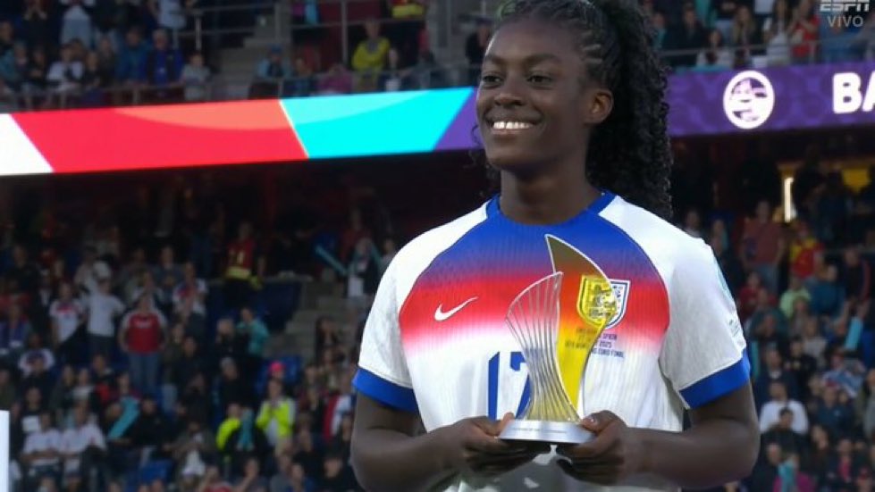 Cobbison_1's tweet image. Just look at the bright smile on AGYEMANG’s face while she goes for the Young Best Player of the tournament 😂😂😂
GHANA’s very own🇬🇭⭐️