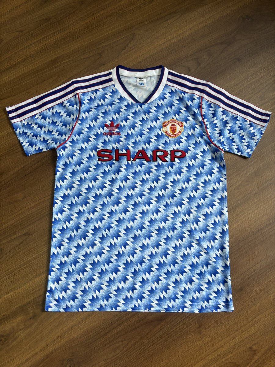 thriftedthrvds's tweet image. size: large
condition: 10/10
price: ¢250
