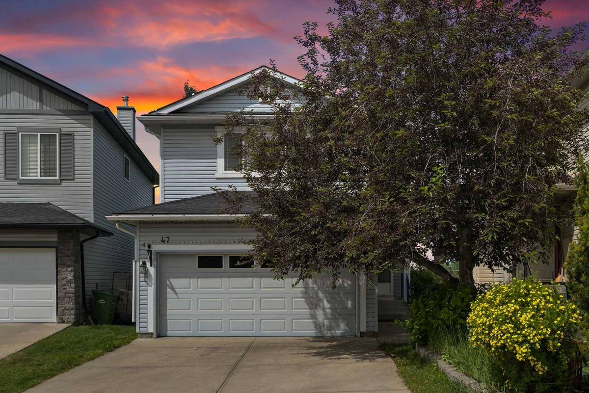 RyanParry's tweet image. Discover this stunning Tuscany home! 🏡 With 3 beds, 4 baths, and over 2,500 sq. ft., enjoy breathtaking mountain views, a walkout basement suite, solar panels, and an EV charging st.Perfect for multigenerational living! 🌳🍎 Open house this weekend!ryanparry.com/d8rcfud8