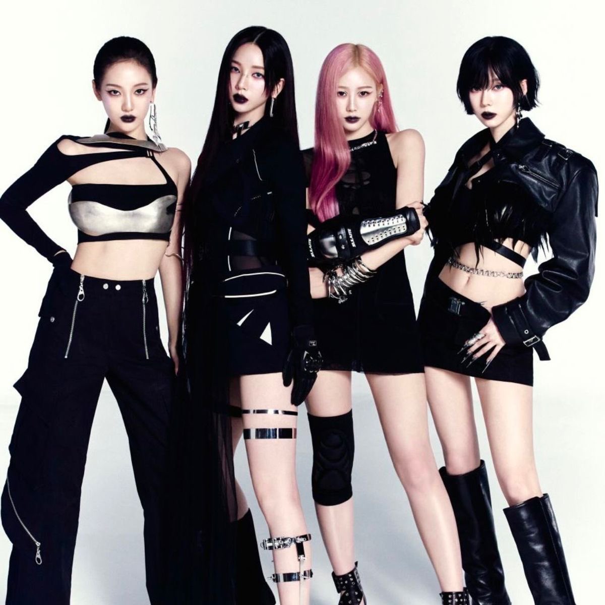 aespapopbase's tweet image. aespa holds two spots in YouTube Music Korea’s weekly Top 10.
— “Dirty Work” ranks #9 and “Whiplash” follows at #10.