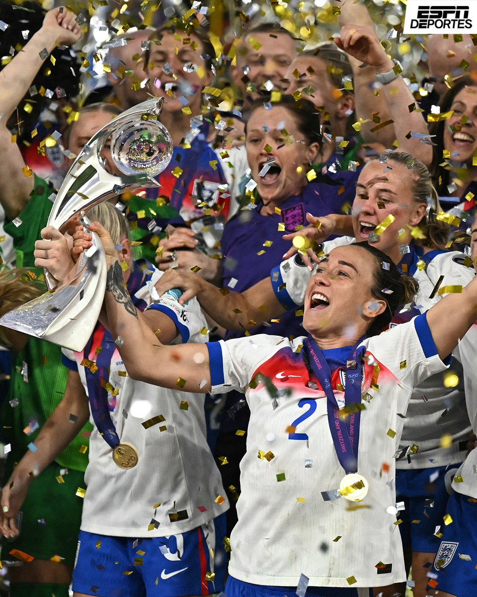ESPNDeportes's tweet image. ¡Inglaterra levanta el trofeo de la EURO y son bicampeonas de manera consecutiva! 🏴 🔝