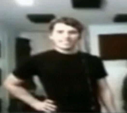 DARINGDECISION's tweet image. “Okay Olivier we need you to get into a cool pose for the Brace Up page art”
Olivier: