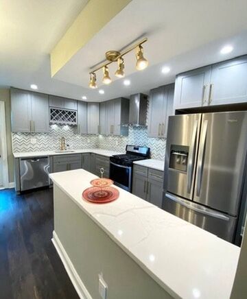 House_Flippin's tweet photo. ✨ Before &amp; After: What a difference!
We took this closed-off, outdated kitchen and gave it a complete modern upgrade. 💥

Here’s what we did:

✔️ Removed the old partial wall to open up the space
✔️ Installed brand-new shaker cabinets in a sleek gray finish
✔️ Upgraded to quartz https://t.co/M26xpR5AB0