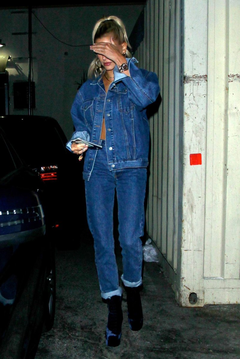 hbthrowbacks's tweet image. Hailey @haileybieber leaving Craig’s restaurant in Los Angeles, CA (July 27, 2017)