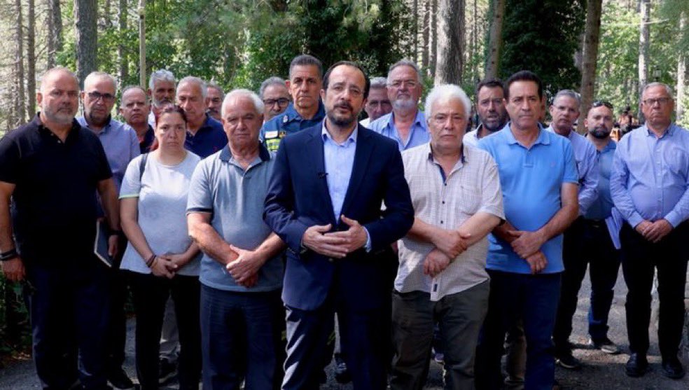 GPamboridis's tweet image. Κρίμα! Κατώτερος των περιστάσεων. Δεν άντεξε να βγει μπροστά ν’αναλάβει την ευθύνη όπως αρμόζει σ’έναν Πρόεδρο και αναζήτησε να τον υποβαστάξουν οι ηρωικοί Κοινοτάρχες.
#Τραγικό
