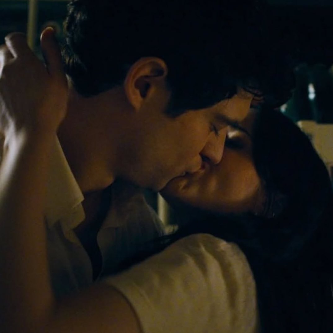 zendayathena's tweet image. clois is so niall horan coded