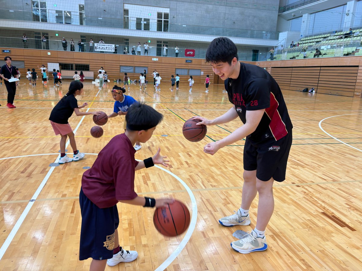 KoshigayaAlphas's tweet image. ✴️イベント報告✴️
【春スポふれんず2025】
先日開催の春スポふれんず2025に
#28 菅原 佳依 選手が参加🏀
バスケット体験では、バスケットボールの基礎、スポーツの楽しさを感じ取れる時間となりました!
最後には、#スガ とミニゲームを行い、大盛り上がり😆…