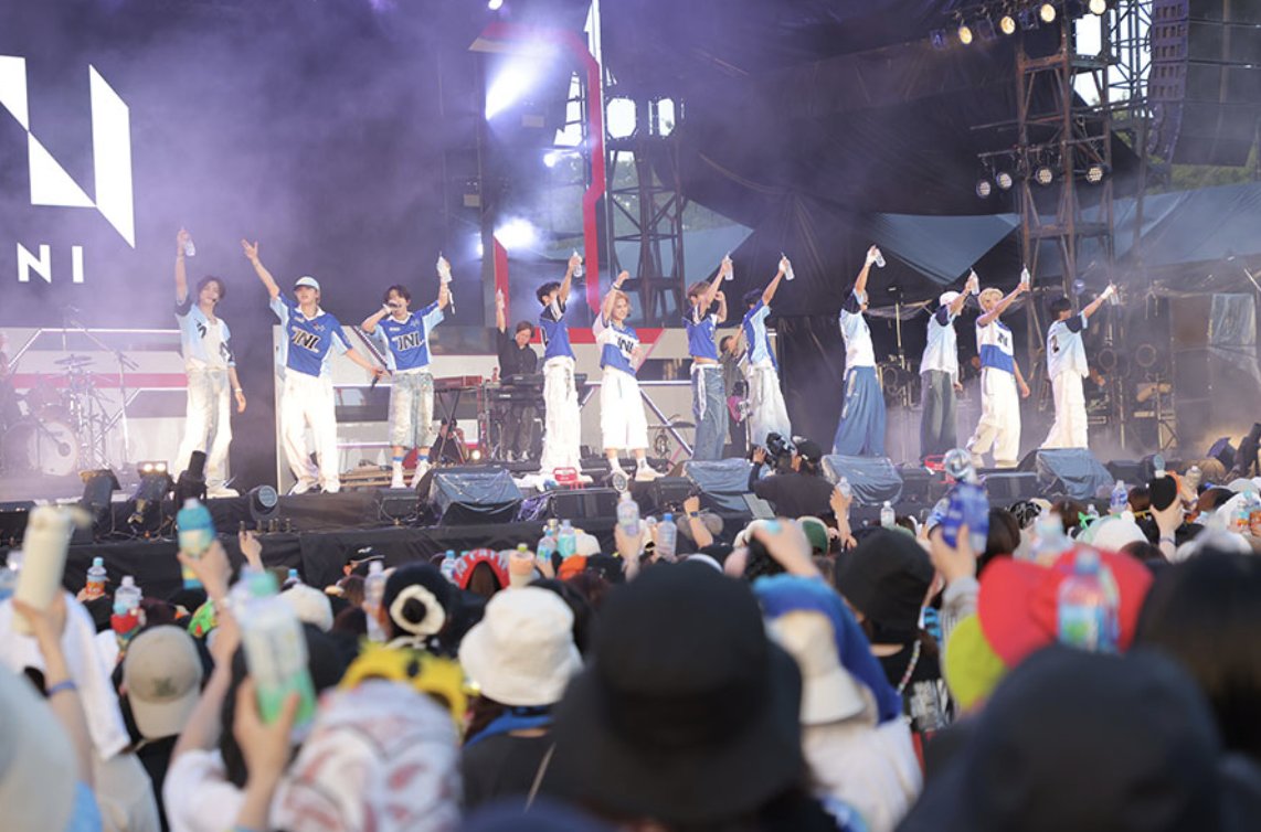 lmaga_jp's tweet image. #JO1&#INI ら8組、大阪で野外ライブ🔥
#SurviveFES 2日間で2万2000人が熱狂!
グループ結成時のオーディション課題曲披露や、約2年ぶり披露の楽曲などサプライズも多く、会場は大盛り上がり!【写真全18枚】▶ lmaga.jp/news/2025/07/9…