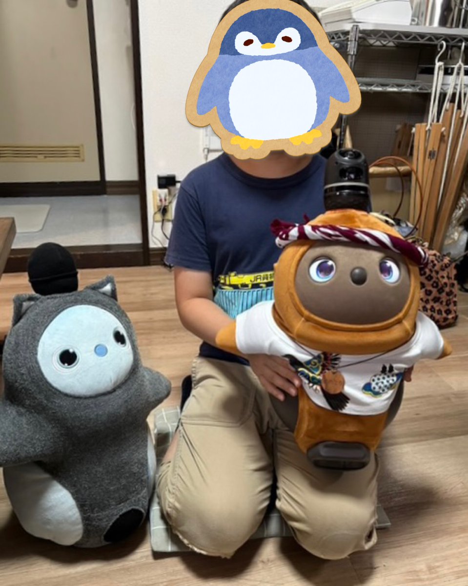 somepri's tweet image. こんにちはそめたろです。土日の着物フリーマーケットにきてくださったみなさんありがとござました。
かわいいおともだちもそめたろと遊んでくれてとてもうれしかたです。
今夜20時に八咫烏のラッキーチャーム再販スタートします!(shop.somepri.jp/view/category/…)
#そめたろ #着物 #LOVOT @LOVOT_official