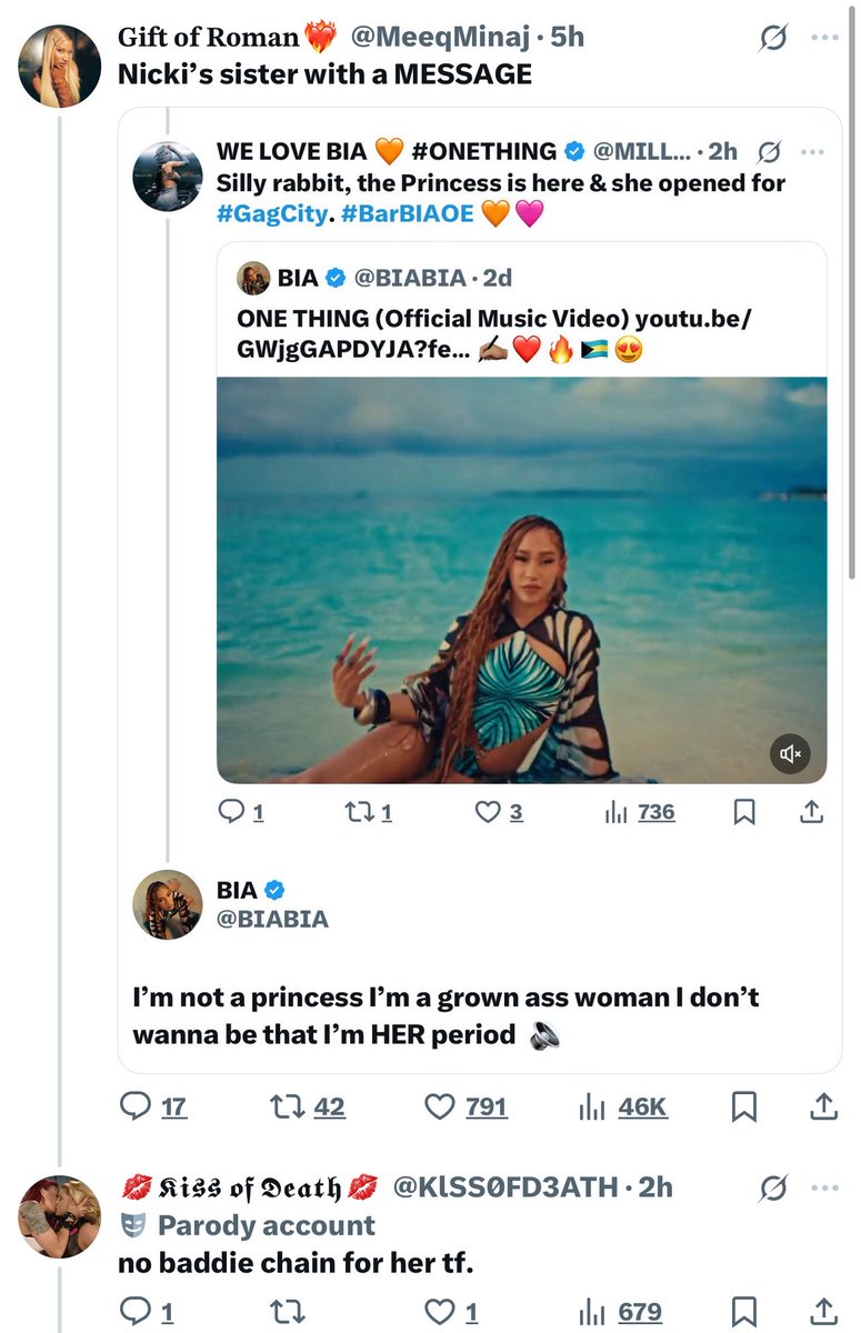 MeeqMinaj's tweet image. This funny asf ๐๐ญ๐๐ญ
โChain on BIABIA neck no chain on yoursโ๐๐ญ๐๐๐