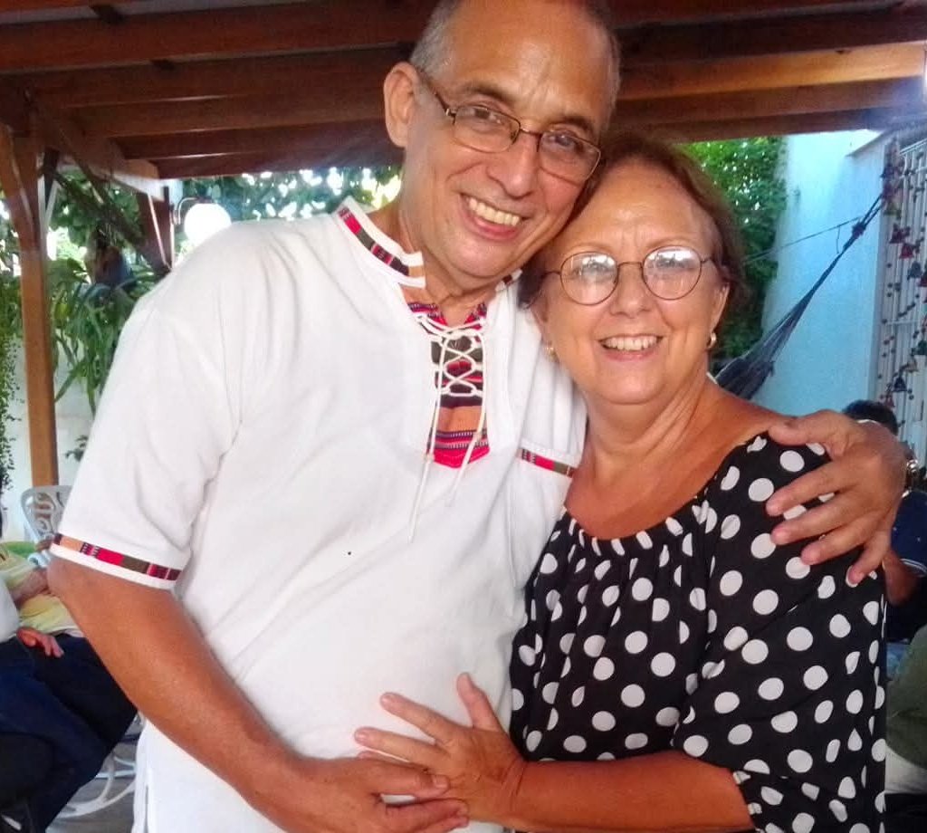 Hoy cumple años mi hermana Maruchi, tan parte de mí en todas las épocas y en todos los combates. 
¡Felicidades hermanita! Mucho amor y salud.
#LaLuchaNoHaCesado