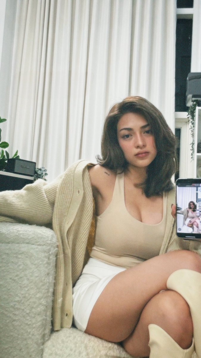hourlymikslmnc's tweet image. hourly dose of @mikslmnc💚 #mikasalamanca #mikslmnc