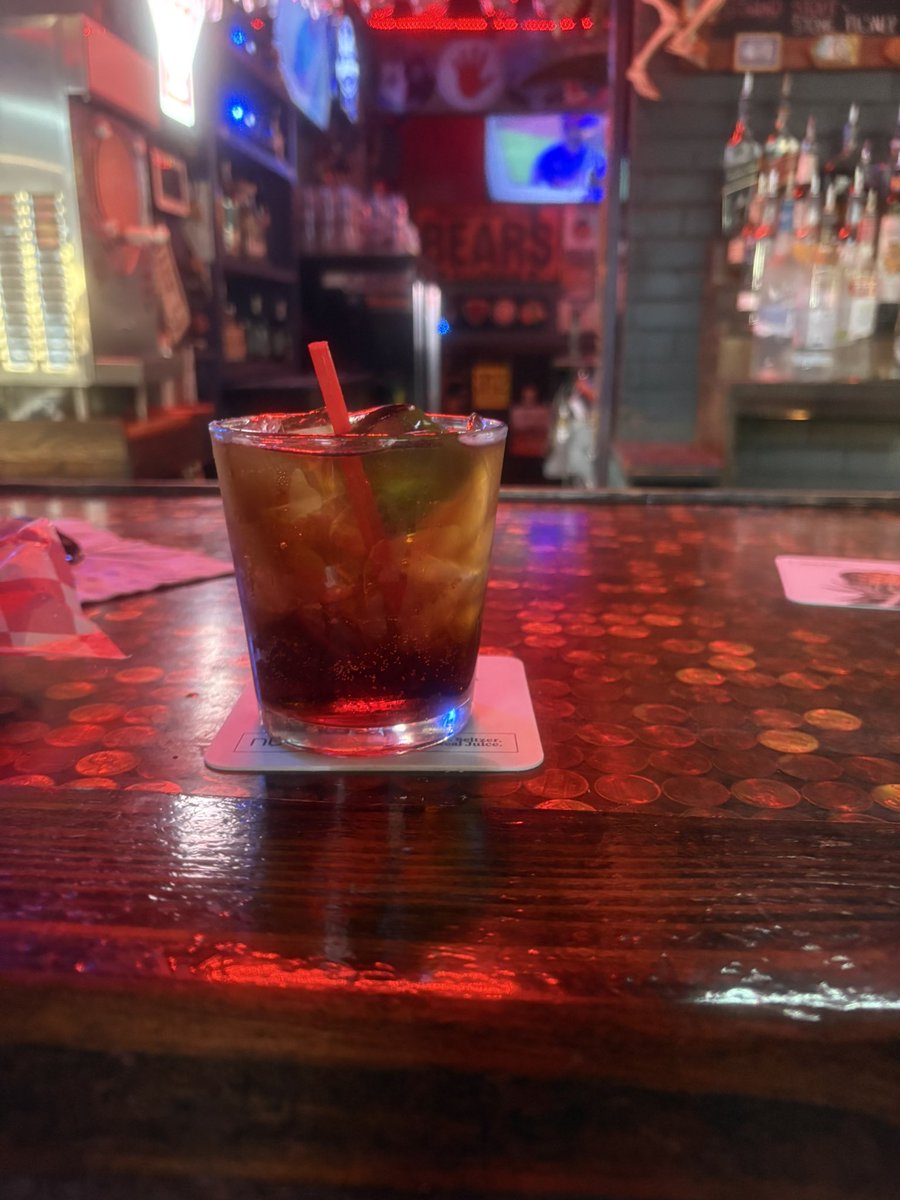 brokenciggies's tweet image. no one here knows i’m @brokenciggies on twitter