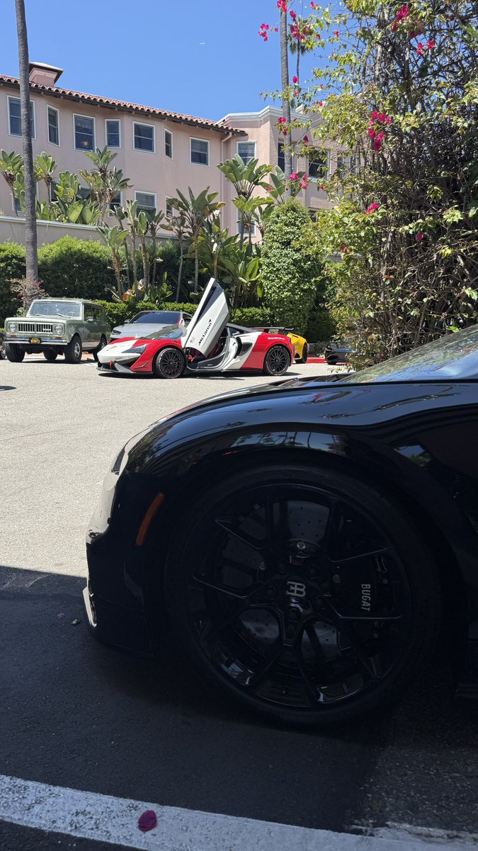 notcamcasey's tweet image. beverly hills hotel for lunch casual