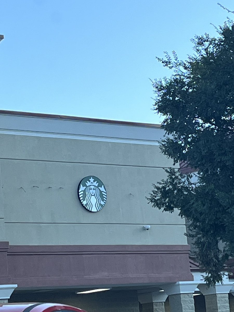 cheeksmeta's tweet image. Starbucks blows 🙄