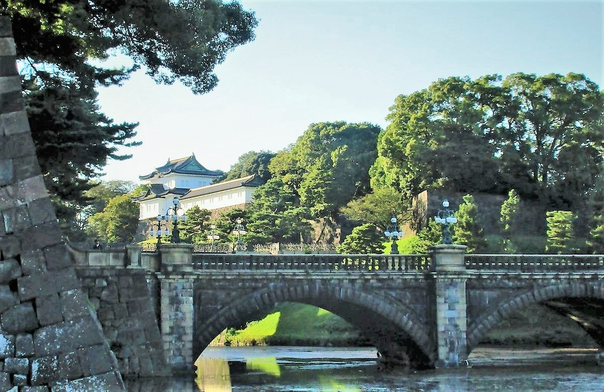 Tokyonobo's tweet image. I&apos;ve put together four of my favorite photographs taken around the Imperial Palace in Chiyoda Ward, Tokyo. #皇居　#皇居正門石橋 #皇居東御苑 #皇居外苑 #和田倉噴水公園