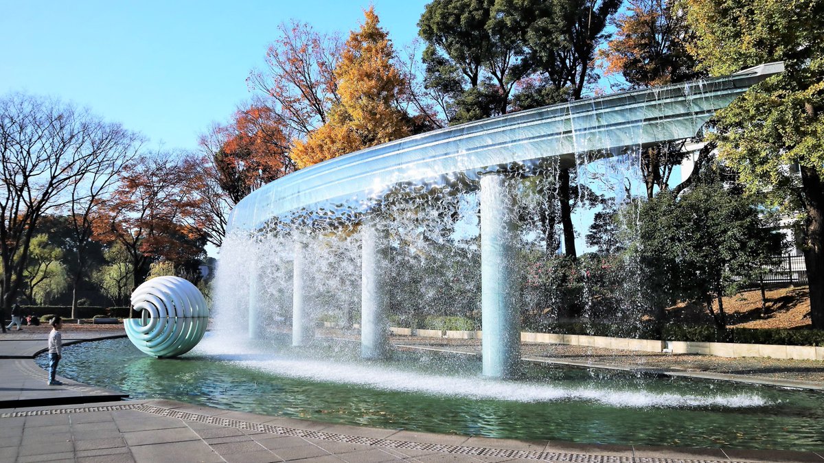 Tokyonobo's tweet image. I&apos;ve put together four of my favorite photographs taken around the Imperial Palace in Chiyoda Ward, Tokyo. #皇居　#皇居正門石橋 #皇居東御苑 #皇居外苑 #和田倉噴水公園