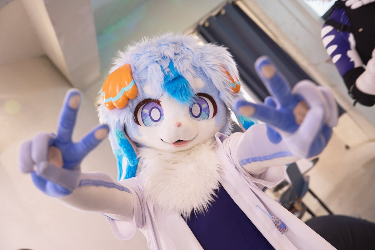 fur_Splash's tweet image. 브이이~ ✌️
📷 : @0blackmir0_ 
#FursuitEveryday #Splash 
#바케모노 #BARKEMONO
