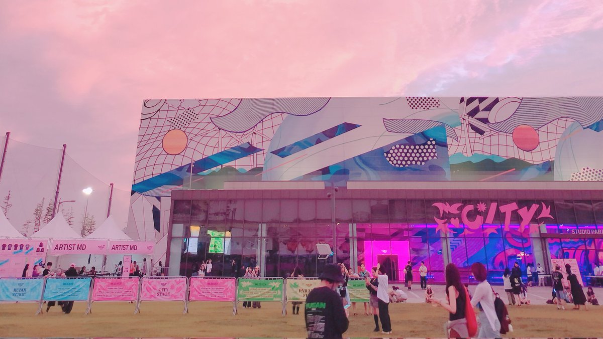 yunihertz's tweet image. 📻7/28 ON AIR @earth_colors_k

➥특집／特集
#AsianPopFestival2025  ②
─　─　─　─　─

先月仁川で開催された「𝘼𝙨𝙞𝙖𝙣 𝙋𝙤𝙥 𝙁𝙚𝙨𝙩𝙞𝙫𝙖𝙡」の特集第二弾！には
✸SE SO NEON
✸BEK HYUNJIN
がご登場！お楽しみに!!

📩
cocolo.jp/service/Reques…
📻/
radiko.jp/r_seasons/1000… #CEC765