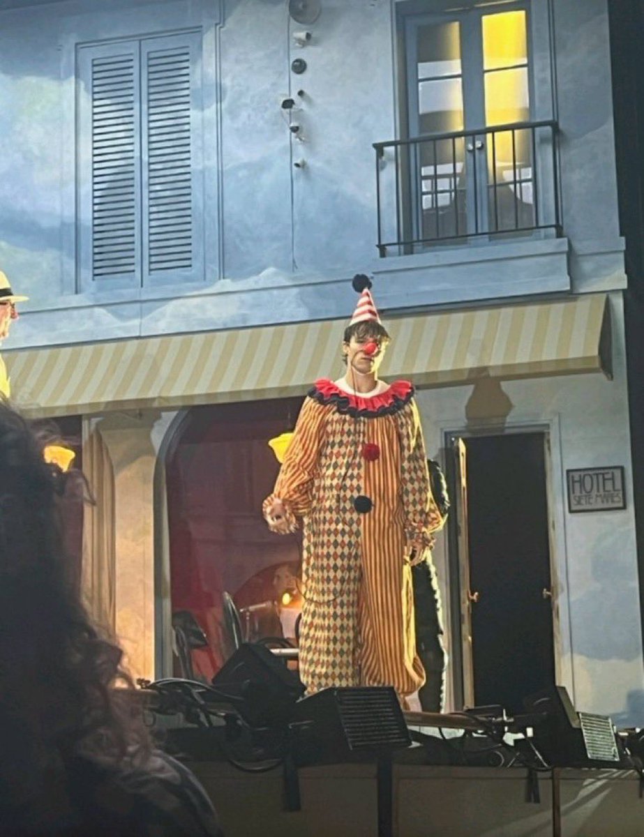 NickChavezBR's tweet image. NICHOLAS? 😂
Nicholas Alexander Chavez durante a peça de Camino Real, via ave03446 no TikTok.