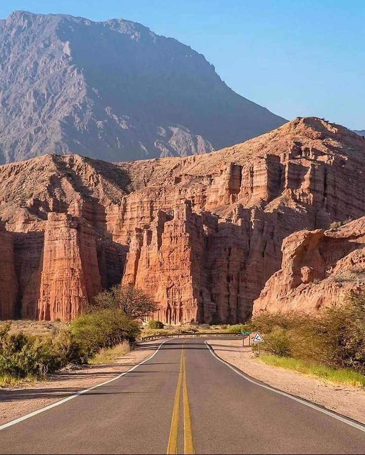 Miren lo que es  Salta...ruta a Cafayate. 🙋‍♀️💙🇦🇷

Foto de Bety Vilca
