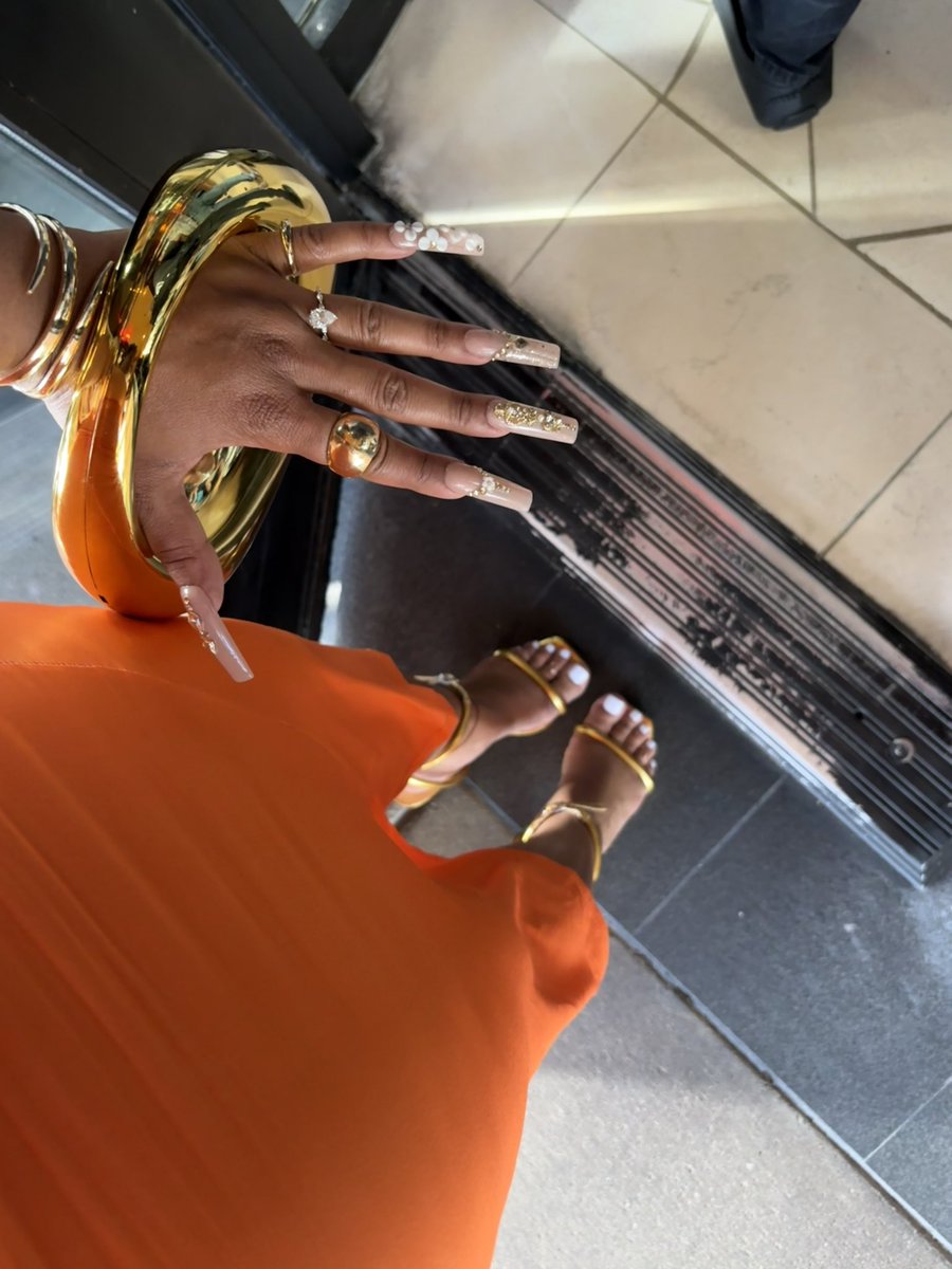 briaananax's tweet image. radiant ☀️✨