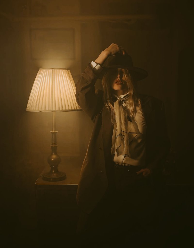 No puedes controlar a alguien que sabe estar solo. 
No te necesita, te elige.

🤎✨️