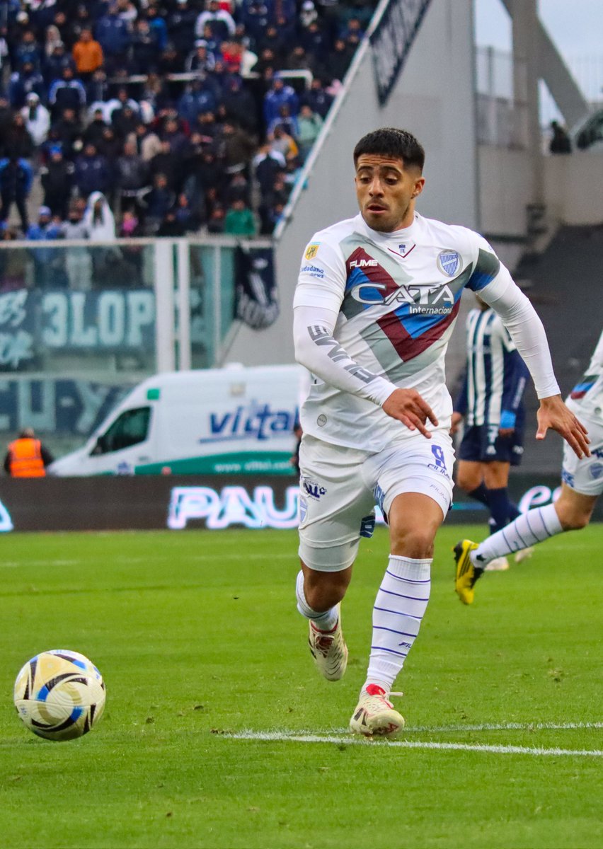 ClubGodoyCruz's tweet image. 𝑳𝑼𝑪𝑯𝑨, 𝑷𝑬𝑹𝑺𝑬𝑽𝑬𝑹𝑨𝑵𝑪𝑰𝑨 𝒀 𝑷𝑨𝑺𝑰𝑶́𝑵 💪💪💙🤍💙

Nahuel Ulariaga retornó a las canchas este domingo, en el encuentro ante Talleres. El delantero bodeguero sumó sus primeros minutos tras recuperarse de una lesión ligamentaria 🙌🙌

¡Vamos con todo, Nahuel! 💪💪
