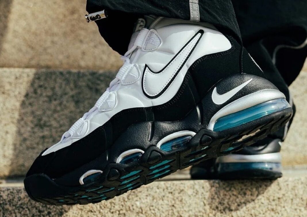 COOLLANEHERO's tweet image. Shout out to my bro @Sheglar_GD for getting me to be patient on shoes I just got these for under $100 at a flash sale most sizes are going fast on the Hibbert app but you can still try it