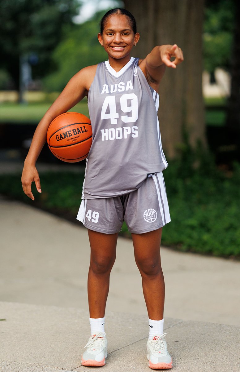 Leah Pearson-Pitt | PG | 5'5" | Class of 2026 – AUSA Australia Team Morgan

Quick, composed, and consistent. Leah is a point guard who controls the tempo and keeps defenders on edge. Her speed and change of pace allow her to create separation and dictate the flow of the game.