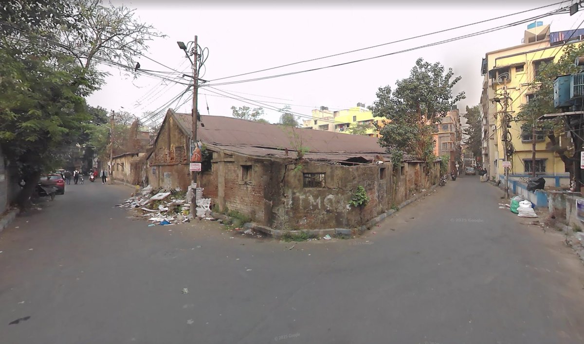 KolkataIndex's tweet image. Once a crumbling corner behind South City, this ~41 katha plot will now be redeveloped. Sureka Group has taken possession of the plot to develop a residential project dubbed “The Quartet.”