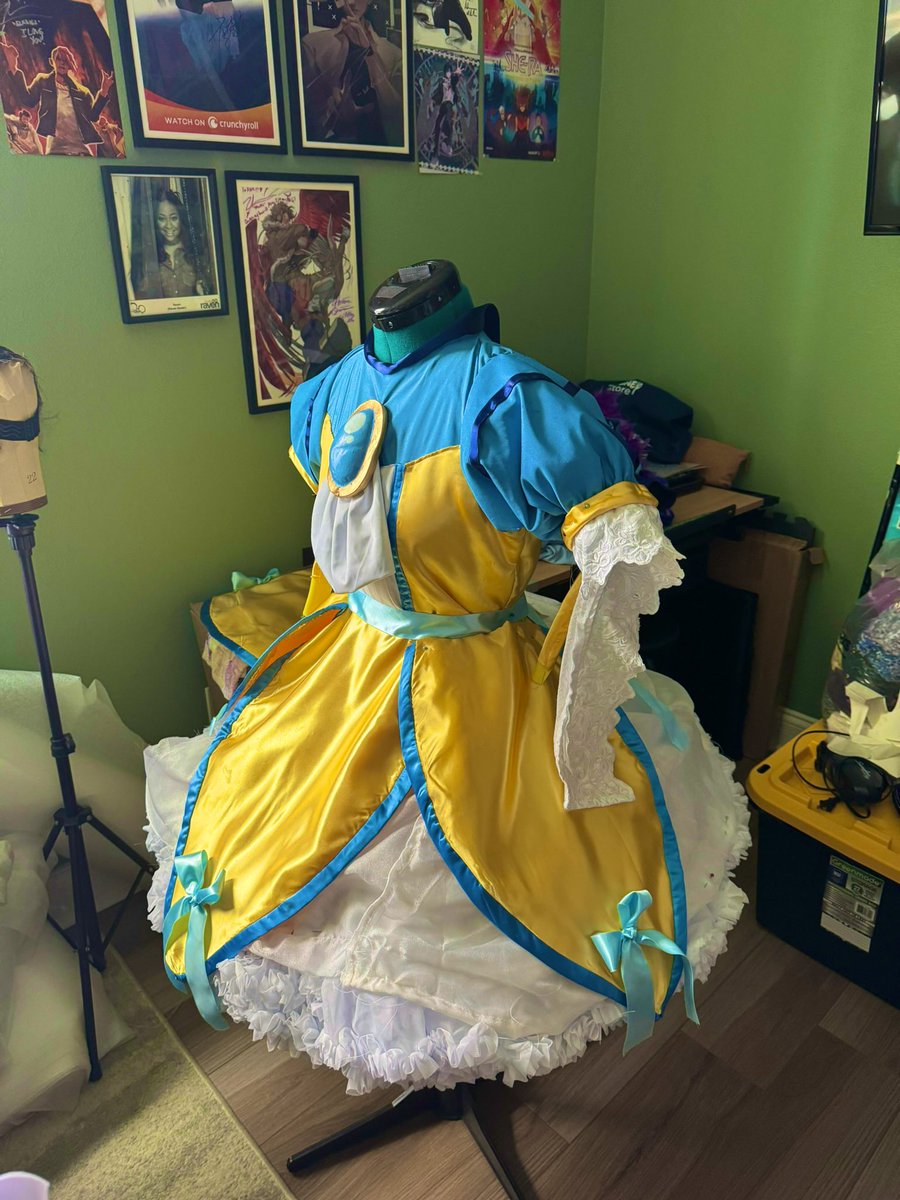 Starshleyy's tweet image. This 3 month passion project is FINALLY COMPLETE! Traded a Moon Girl for a Star Guardian ⭐️
So incredibly overwhelmed by the love Aika got at SDCC. Wish I got more photos with her but I’ll bring her back out bigger and stronger than ever! PROMISE!
Also 𝗟𝗔 𝗧𝗜𝗠𝗘𝗦?? INSANE